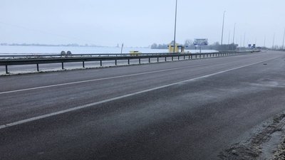 Рівненщину накриває крижаний дощ. Шляховики заявляють про небезпеку