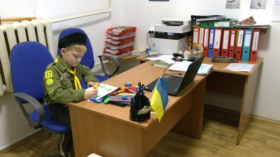 Рівненські пластуни відправили подарунки воїнам на Схід Рівненські пластуни відправили подарунки воїнам на Схід