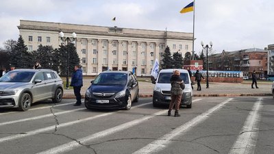"Ні - фіскалізації!": у Херсоні відбувся автопробіг та мітинг підприємців