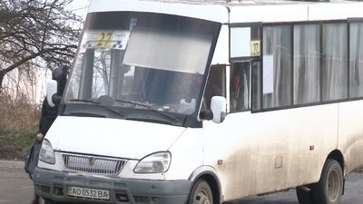 Патрульні поліцейські перевірили автобус, який їздить за 27 маршрутом в Ужгороді