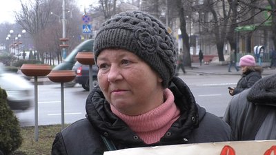Лариса Хвесюк, колишня працівниця державного підприємства «Кремнійполімер» Лариса Хвесюк, колишня працівниця державного підприємства «Кремнійполімер»