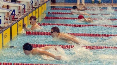 На чемпіонаті України з плавання спортсмен з Хмельниччини здобув дві медалі