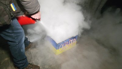 У Харкові палили "долари" через призначення Сергія Шкарлета міністром освіти У Харкові палили "долари" через призначення Сергія Шкарлета міністром освіти