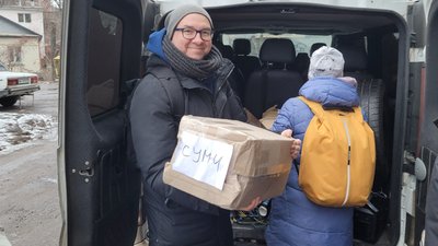 У День дарування книг сумській обласній бібліотеці подарували 150 видань У День дарування книг сумській обласній бібліотеці подарували 150 видань