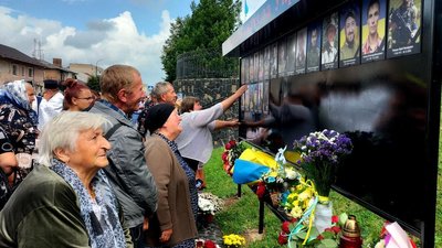 У місті на Волині відкрили стелу пам'яті про загиблих захисників