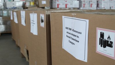 Медикам Хмельниччини передали обладнання та ноутбуки. Хто профінансував їх закупівлю