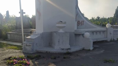 У Стрию юнак розбив майже 60 хрестів на могилах Січових Стрільців У Стрию юнак розбив майже 60 хрестів на могилах Січових Стрільців