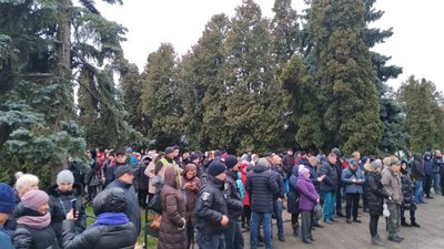 Сесію Львівської міської ради пікетують підприємці Сесію Львівської міської ради пікетують підприємці