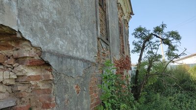 На Волині руйнується приміщення колишньої митниці 19-го століття: кому належить будівля