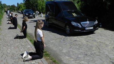 У Чопі попрощалися з полеглим на війні солдатом Валерієм Басом У Чопі попрощалися з полеглим на війні солдатом Валерієм Басом