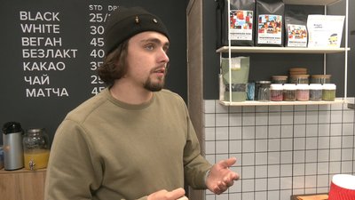 Готують каву, яка... виросла у кавунах. Історія кав'ярні переселенців з Херсона Готують каву, яка... виросла у кавунах. Історія кав'ярні переселенців з Херсона
