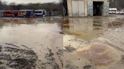 Наслідки витоку по вулиці Ярослава Мудрого у Чернівцях