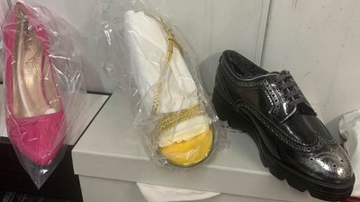 На Закарпатті митники затримали 17 пар незадекларованого взуття з Італії На Закарпатті митники затримали 17 пар незадекларованого взуття з Італії