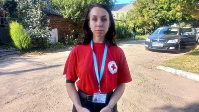 Фахівці Товариства Червоного Хреста навчали мешканців Ромен на Сумщині першій допомозі Фахівці Товариства Червоного Хреста навчали мешканців Ромен на Сумщині першій допомозі