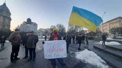 У Львові відбувається акція "Героїв — у школи, Портнова — в тюрму"