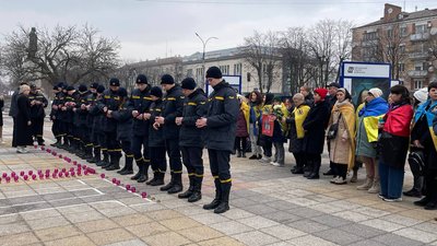 У Черкасах згадали загиблих від авіаудару в Маріуполі У Черкасах згадали загиблих від авіаудару в Маріуполі