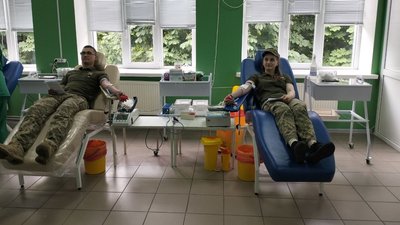 У Луцьку 436 прикордонників встановили рекорд України з одночасної здачі крові У Луцьку 436 прикордонників встановили рекорд України з одночасної здачі крові
