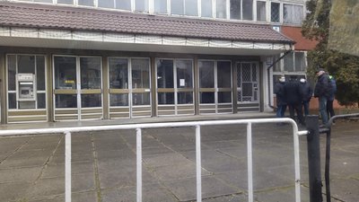 У Львові працівників заводу ЛОРТА не впустили на роботу У Львові працівників заводу ЛОРТА не впустили на роботу