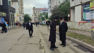 "Слава Україні": як в Умані хасиди готуються до святкувань "Слава Україні": як в Умані хасиди готуються до святкувань