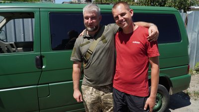 "Ця машина навіть краща". За місяць після підпалу авто для військових у Дніпрі небайдужі зібрали кошти на нову "Ця машина навіть краща". За місяць після підпалу авто для військових у Дніпрі небайдужі зібрали кошти на нову