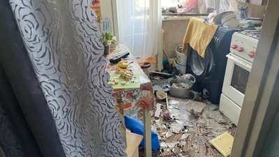 Наслідки обстрілів: на Херсонщині пошкоджені будинки та школа, виникли пожежі Наслідки обстрілів: на Херсонщині пошкоджені будинки та школа, виникли пожежі