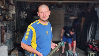 У селі біля Луцька волонтери виготовляють перископи для ЗСУ У селі біля Луцька волонтери виготовляють перископи для ЗСУ