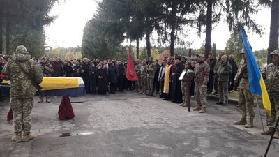 "Один з перших прийшов добровільно": у Сумах попрощалися з Романом Прокопенком