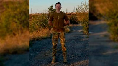 На щиті: на Чернігівщині поховали двох захисників, які загинули в боях на Донеччині та Луганщині На щиті: на Чернігівщині поховали двох захисників, які загинули в боях на Донеччині та Луганщині