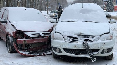 У Тернополі сталася дорожньо-транспортна пригода: двоє травмованих У Тернополі сталася дорожньо-транспортна пригода: двоє травмованих
