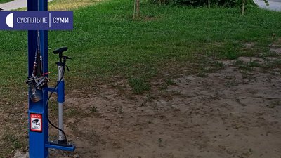У центрі Сум встановили СТО для велосипедів У центрі Сум встановили СТО для велосипедів