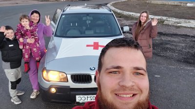 "Ми стали єдиним кулаком, всі згуртувались для Перемоги" - як херсонський гід став волонтером