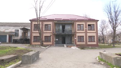 Ще сто ліжок. У Дніпрі, у психіатричній лікарні, створюють госпітальну базу для хворих на COVID-19 Ще сто ліжок. У Дніпрі, у психіатричній лікарні, створюють госпітальну базу для хворих на COVID-19