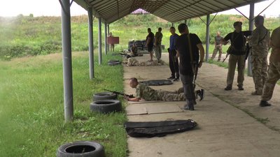 На Лисецькому полігоні поблизу Франківська навчали поведінки зі зброєю