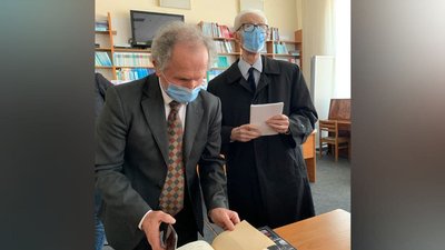 Книгу про роботу закарпатських медиків "Чорнобильський щоденник" презентували в Ужгороді Книгу про роботу закарпатських медиків "Чорнобильський щоденник" презентували в Ужгороді