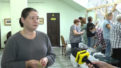 Маскувальні сітки для воїнів: у житомирській бібліотеці діти з дорослими щомісяця плетуть до 30 сіток
