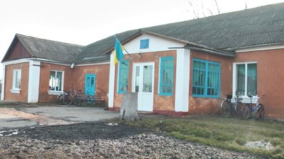 Одне з приміщень, у якому навчаються діти — аварійне. Одне з приміщень, у якому навчаються діти — аварійне.