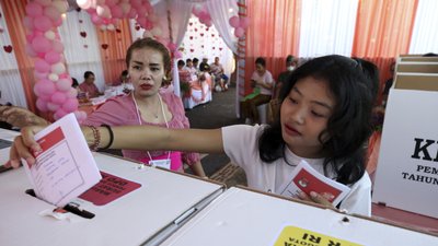 В Індонезії відбуваються президентські вибори, розпочався підрахунок голосів