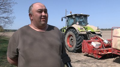 Посадка картоплі на Чернігівщині: фермер розповів про особливості Посадка картоплі на Чернігівщині: фермер розповів про особливості