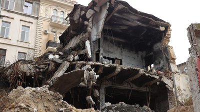 Мер Одеси запропонував накрити банером руїни на Деволанівському узвозі Мер Одеси запропонував накрити банером руїни на Деволанівському узвозі