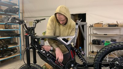 Тернопільська компанія, яка виготовляє електробайки, тепер робить транспорт для ЗСУ Тернопільська компанія, яка виготовляє електробайки, тепер робить транспорт для ЗСУ