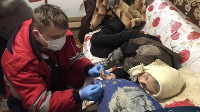 Хмельницькі медики надають меддопомогу жителям Херсонщини Хмельницькі медики надають меддопомогу жителям Херсонщини