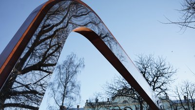 У сквері Дня вишиванки в Чернівцях встановили світлову стрічку з орнаментом: фото У сквері Дня вишиванки в Чернівцях встановили світлову стрічку з орнаментом: фото
