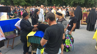 "Не зміг стояти осторонь": у Полтаві попрощалися із 13 загиблими на війні "Не зміг стояти осторонь": у Полтаві попрощалися із 13 загиблими на війні
