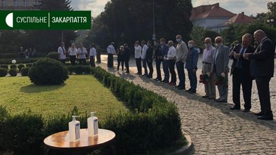 Державний Прапор України підняли на площі Народній в Ужгороді Державний Прапор України підняли на площі Народній в Ужгороді