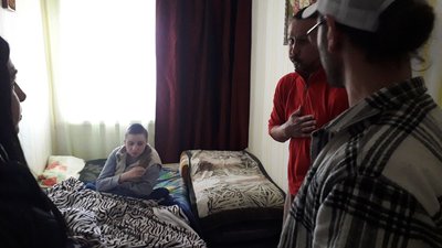 Волонтер з Німеччини купив машину, аби розвозити гуманітарку на Сумщині Волонтер з Німеччини купив машину, аби розвозити гуманітарку на Сумщині