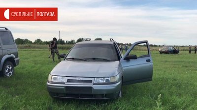 У Полтаві озброєний чоловік взяв у заручники поліцейського. Що відомо