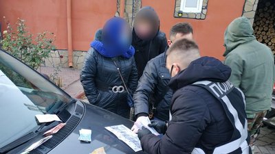 Запорізька поліція викрила сутенера Запорізька поліція викрила сутенера