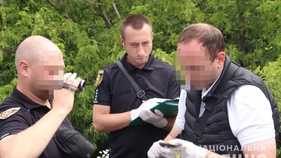 У водія вантажівки на Рівненщині вкрали понад мільйон гривень. Підозрювані — його колеги У водія вантажівки на Рівненщині вкрали понад мільйон гривень. Підозрювані — його колеги