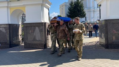 У Луцьку попрощалися з загиблим на війні Русланом Собуцьким