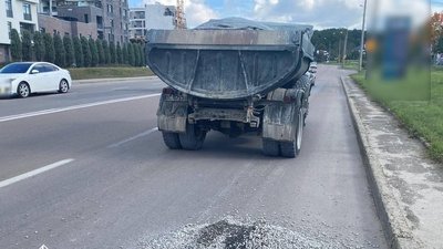 Розсипаний щебінь у Львові